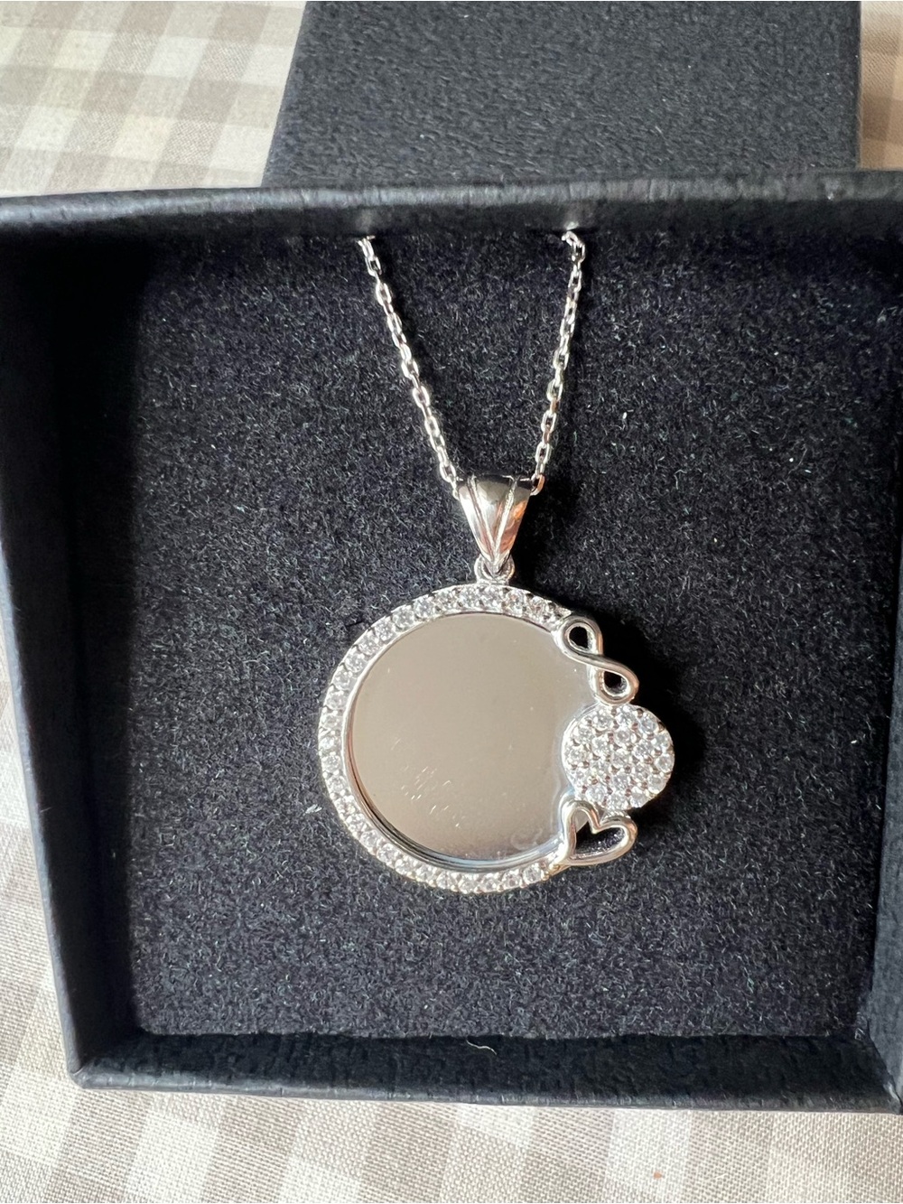 Elegant Silver Pendant Necklace